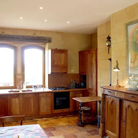 Maison Charmante A Avec Grand Jardin, Piscine Holiday home