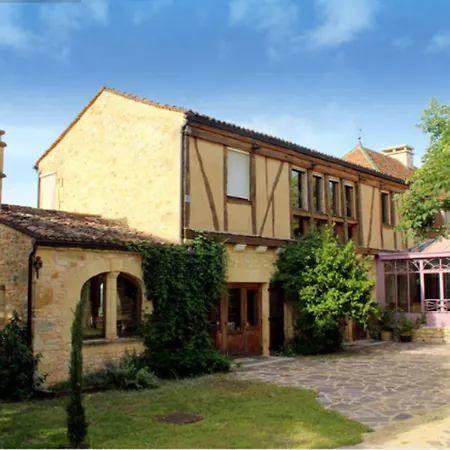 Maison Charmante A Avec Grand Jardin, Piscine Holiday home