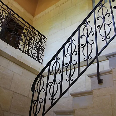 Maison Charmante A Avec Grand Jardin, Piscine