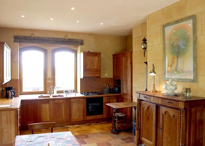 Maison Charmante A Avec Grand Jardin, Piscine Feriehus